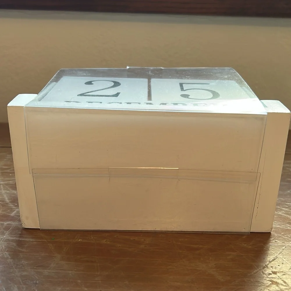 Block Desk Calendar White & Black Contemporary Neutral Design Office & Home NWT